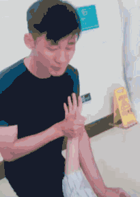 妻子宫口开得慢，这位老公的做法引人称赞，网友大呼“我酸了”！