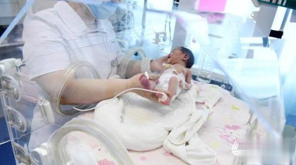 99秒｜女护士的一天：我是上百个新生儿的“临时妈妈”