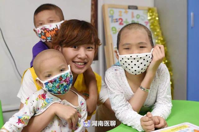 儿科病房的“孩子王”：想辞职，这些“廉价”的礼物把她留了下来