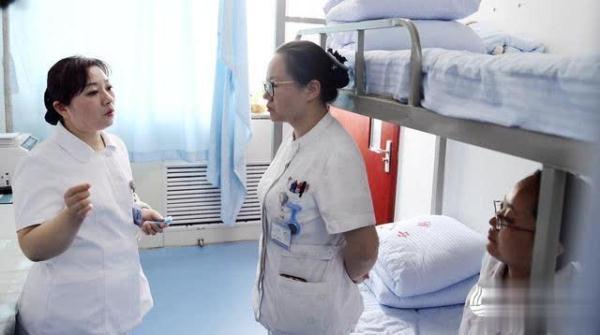 99秒｜女护士的一天：我是上百个新生儿的“临时妈妈”