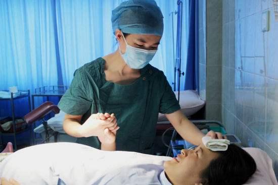 在产房医护常用这4个“暗语”交流，你要听不懂，当心“闹笑话”