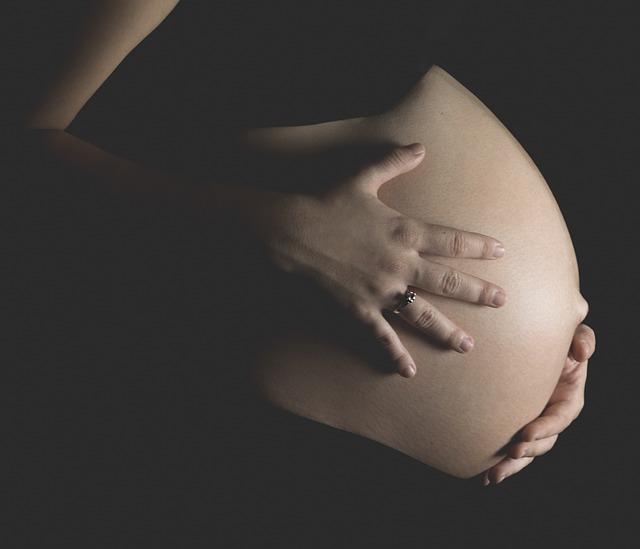 女性这3个“部位”大，生孩子会更轻松，痛感减半
