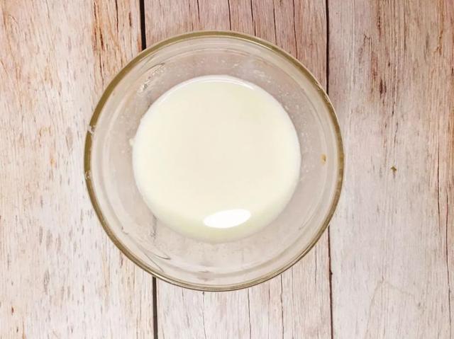 这种食物没有任何营养还容易引发宝宝龋齿，尽量少吃