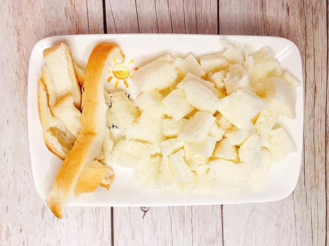 这种食物没有任何营养还容易引发宝宝龋齿，尽量少吃