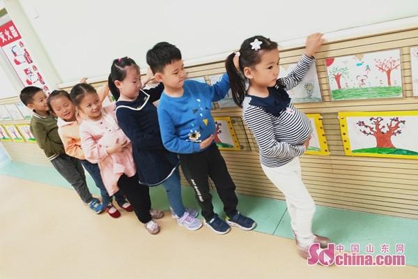 感受妈妈孕期辛苦 济南龙奥幼儿园开展母亲节活动