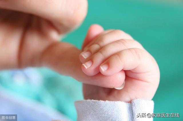 孩子为什么喜欢咬指甲？3个原因，要检查一下