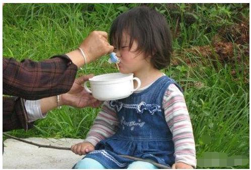 提醒家长：孩子脾胃弱，容易出现5种表现，5个方法调理脾胃