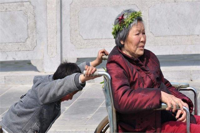 孩子长大后是不是孝顺，看这三个地方就能知道，很准