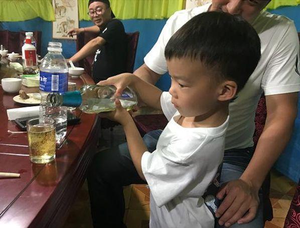 八张图告诉你什么叫“爸爸带娃，活着就行”，妈妈看完追着打！