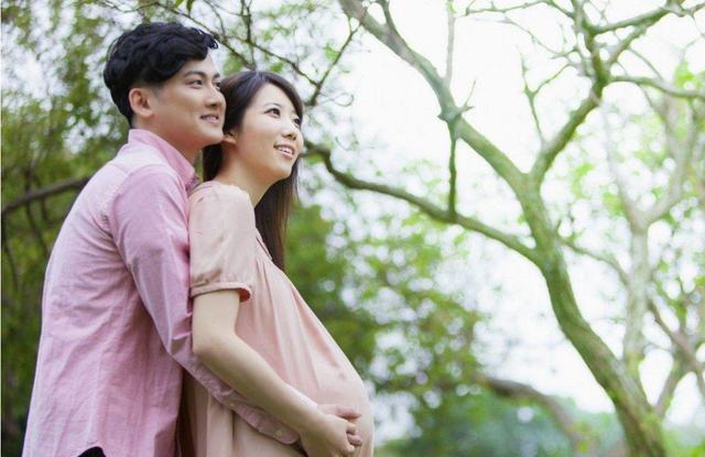 孕晚期散步有助于分娩，但这三类孕妈却不适合，最好在家静养
