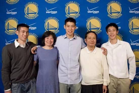 父母身高1米68，儿子却长到1米9，还不来学习他们的食谱和秘诀