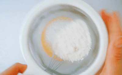 12M+平底锅黑芝麻蛋卷:宝宝辅食营养食谱菜谱
