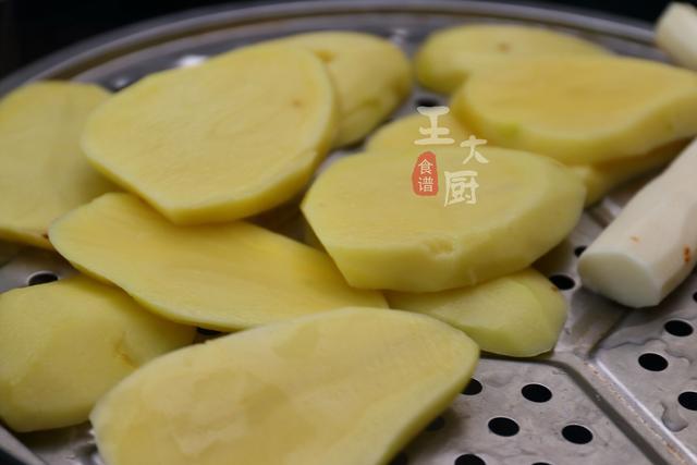 一岁以上宝宝辅食——胡萝卜青豆土豆泥，营养健康好消化