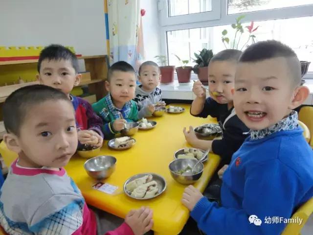孩子在家吃饭怎么就这么难？看看幼儿园老师是怎么做的