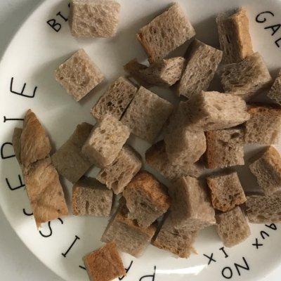 抱蛋坚果吐司