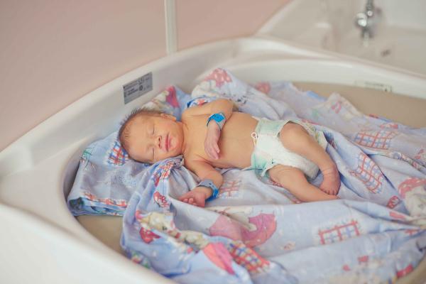 一片尿不湿能用一整夜吗？不知情的宝妈尽快了解清楚！