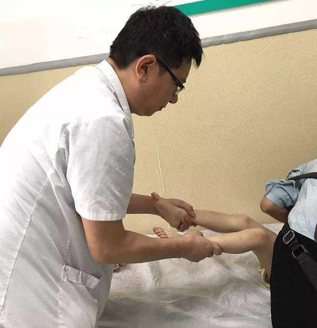 何炅：这种“痛”我从没经历过，如果你家孩子经历了，真是恭喜了