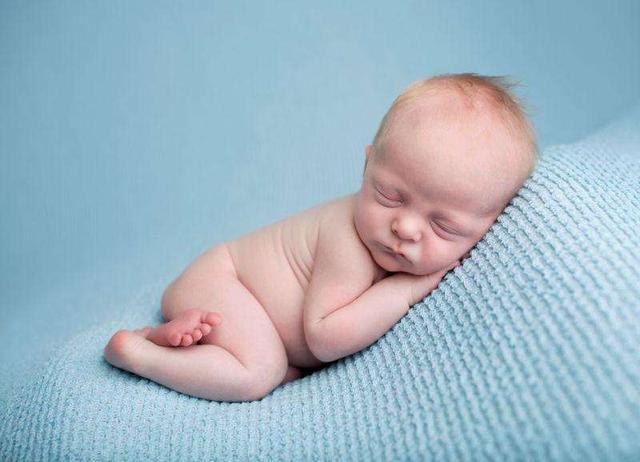 宝宝吹空调就鼻塞流涕，吹或不吹？预防婴幼儿空调病要注意这些