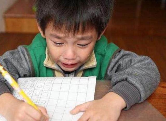 小学生：我的名字74笔，每次写完，同学都做了很多道题了