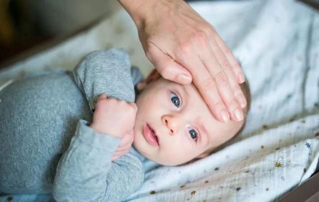 宝宝吹空调就鼻塞流涕，吹或不吹？预防婴幼儿空调病要注意这些