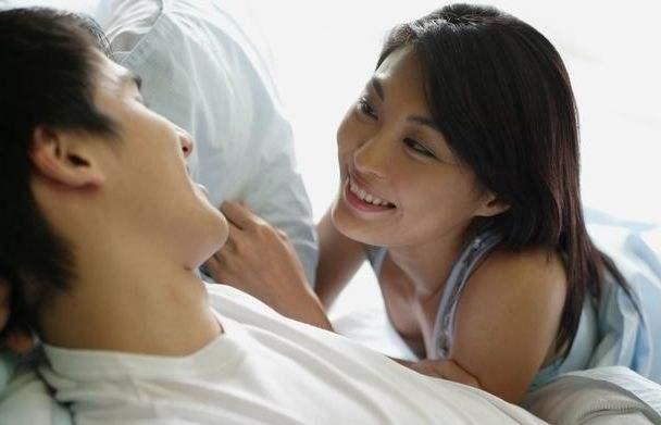 宝宝到了3岁，父母就要懂得回避，这些事情不能再当孩子面做了！