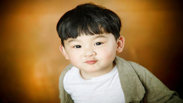 有教养的孩子到哪儿都受欢迎！做到这3点，你家孩子也会有礼貌！