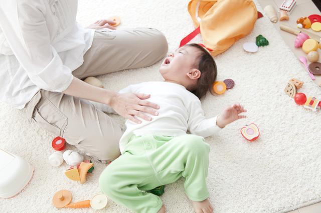 妈妈们的这3个动作容易让孩子脱臼，赶紧戒了吧！
