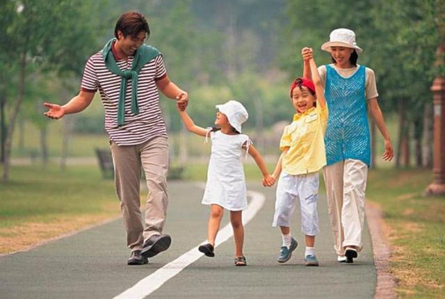孩子到了这个年龄还不立规矩，容易学会坏习惯，越长大越难管教