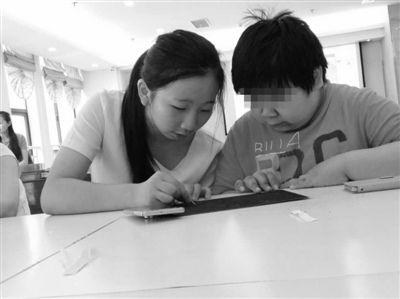 得知儿子自闭，父亲狠心抛弃妻儿，31年后母子现状让人感叹