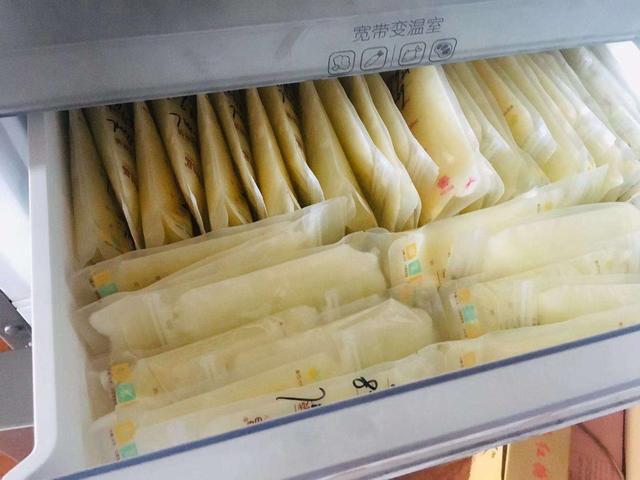 想母乳喂养又要上班，背奶妈妈，母乳冷藏这几点要注意！