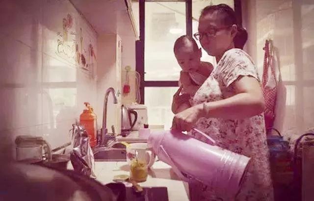 二胎妈妈的现实焦虑：“生二胎并不可怕，可怕的是一人带两娃！”