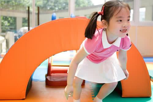 幼儿园预取消午睡时间，惹家长非议，园长：孩子体质好无需午休