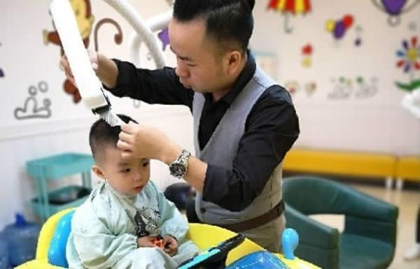 儿童理发店圈地大卖场 调查：单次六七十元 仍受家长青睐