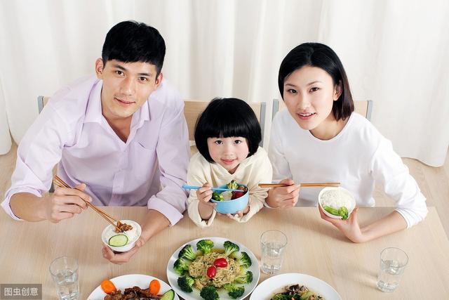 孩子挑食不爱吃饭，不良喂养的这9宗罪妈妈中了几个？快快改正！