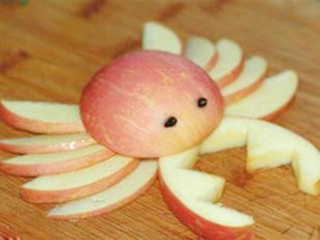 幼儿园布置亲子作业：用蔬果做动物，看见第一个，老师被逗笑了