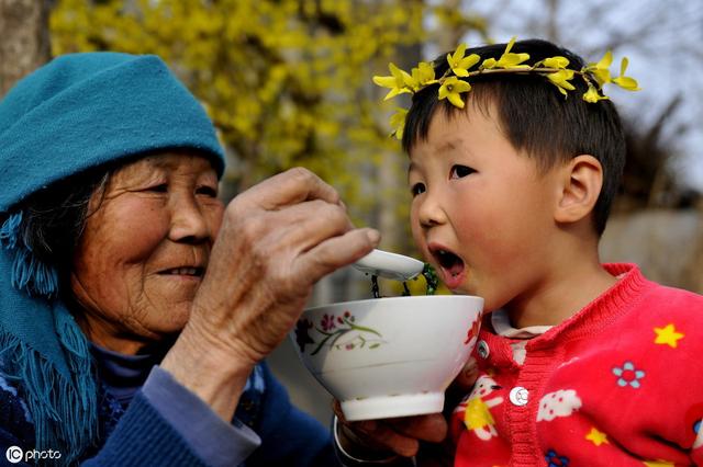 孩子吃辅食就加盐？小心导致宝宝缺锌又缺钙，长不高还挑食