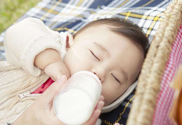想母乳喂养又要上班，背奶妈妈，母乳冷藏这几点要注意！