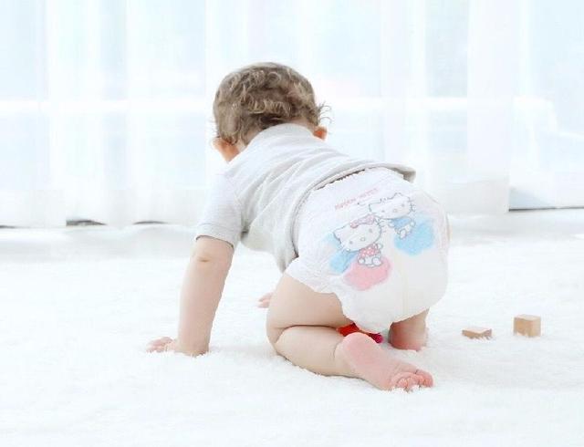 给宝宝换纸尿裤，要注意4个方面，才能让他舒服又健康