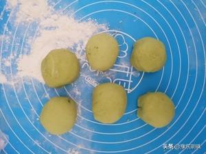 夏天到了，给孩子蒸一锅青蛙馒头，造型漂亮又营养，孩子爱不释手