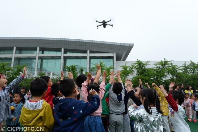 江苏太仓：幼儿体验科技魅力