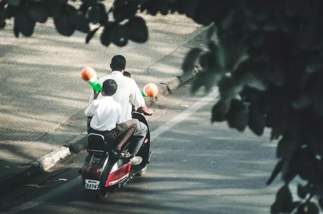 “妈妈，咱家的是豪车吗”，宝妈如何回答，将影响孩子的金钱观