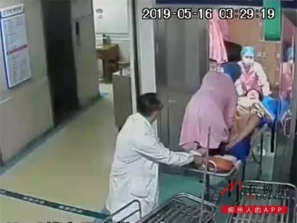 事迹｜产妇羊水破了！孕期医生跪着托举半小时，救回一条小生命……