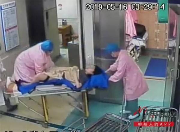 事迹｜产妇羊水破了！孕期医生跪着托举半小时，救回一条小生命……