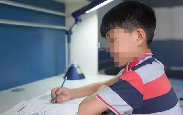 孩子写个作业，爸妈竟然打起架！陪写作业的五“不”，爸妈得了解