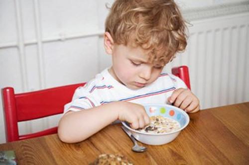 后悔！孩子一消化不良就吃健胃消食片，没想到却害了孩子……