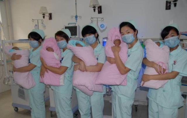 6胞胎孕妇进产房，5小时变3分钟，生产时的场景让医生无法淡定