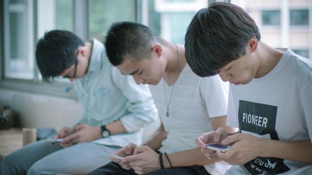 电视、手机不会毁了孩子，能毁了孩子的只有父母