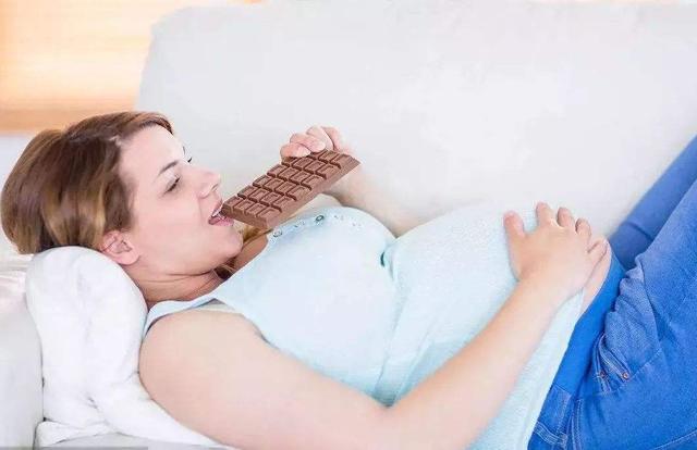 怀孕以后总感觉饿，嘴馋得不行，这8种零食可以囤点儿