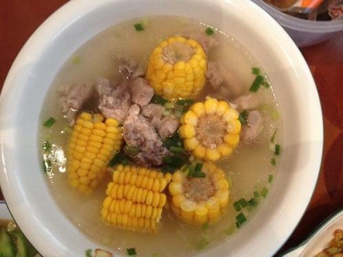 宝宝被亲妈喂一食物，导致胃被撑破！1岁内宝宝这8种食物要远离