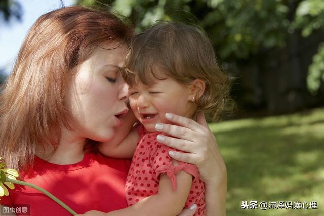 孩子哭闹时，别用这3种方法哄孩子，这是火上浇油